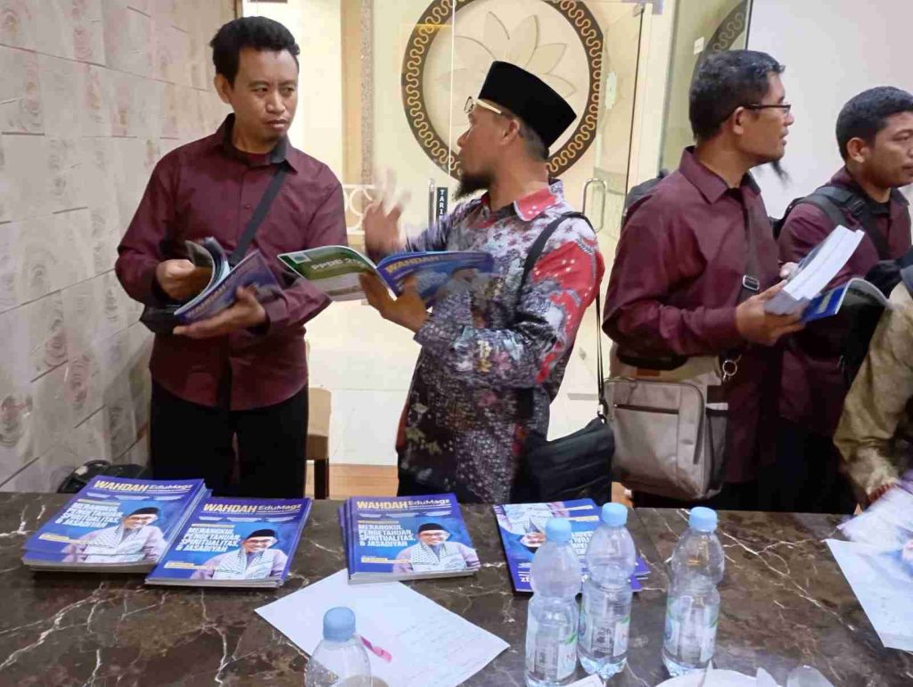 Pada Lokakarya Pendidikan YPWI Peserta Dapatkan Buku Ajar Dari WI Printing dan Majalah Wahdah Edumagz
