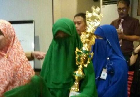 Dua Kepala Sekolah TK Wahdah Raih Penghargaan Guru Berprestasi